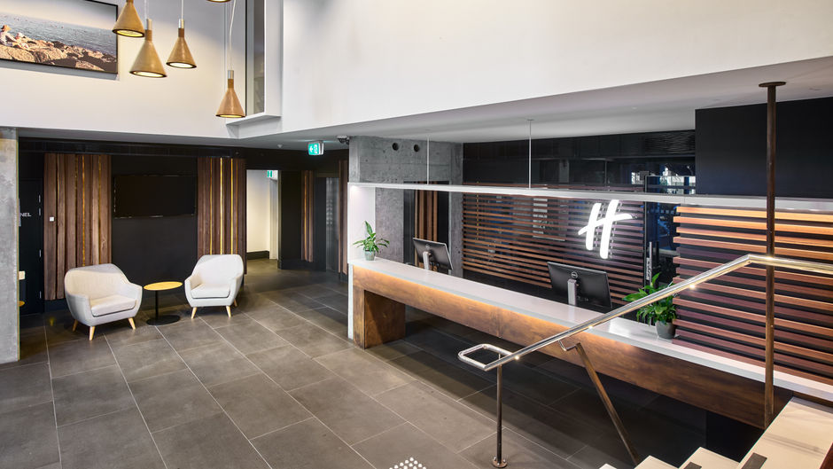 Holiday Inn West Perth Lobby