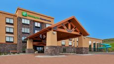 Holiday Inn Express Hotel & Suites