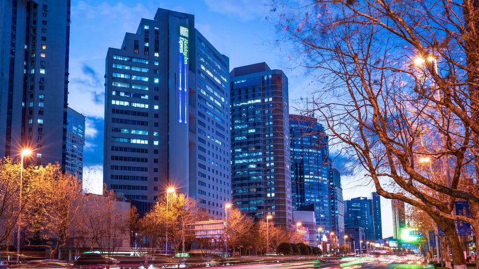 Holiday Inn Express Qingdao City Center Exterior