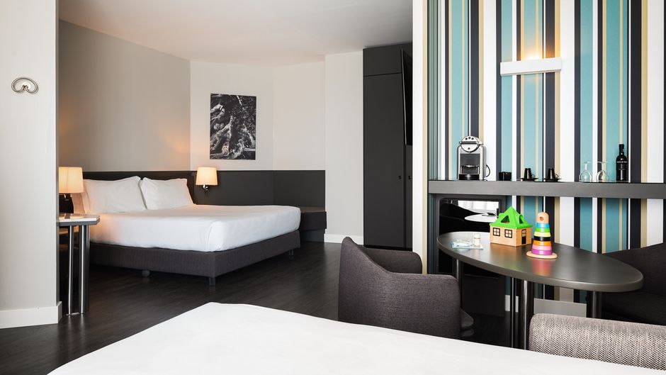 The Nicolaus Hotel Room