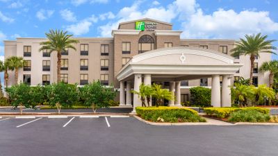 Holiday Inn Express Hotel & Suites