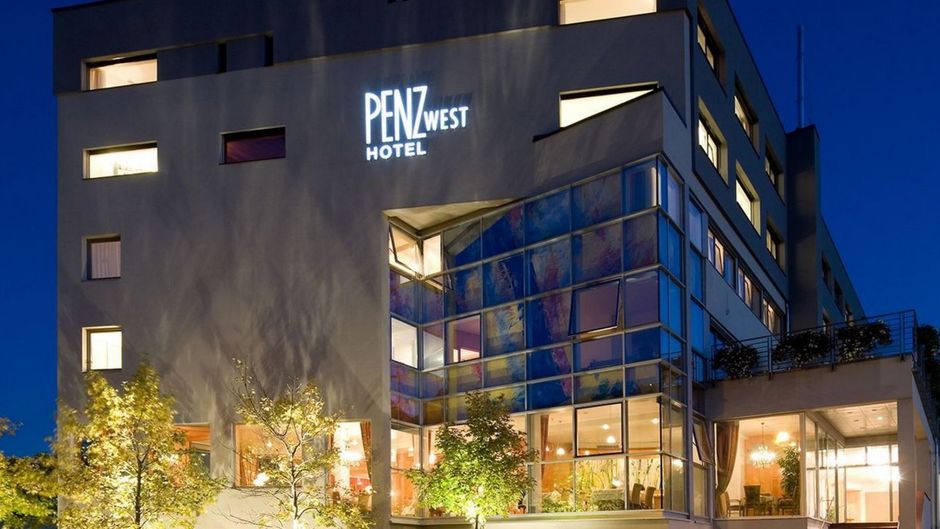 Penz West Hotel Exterior