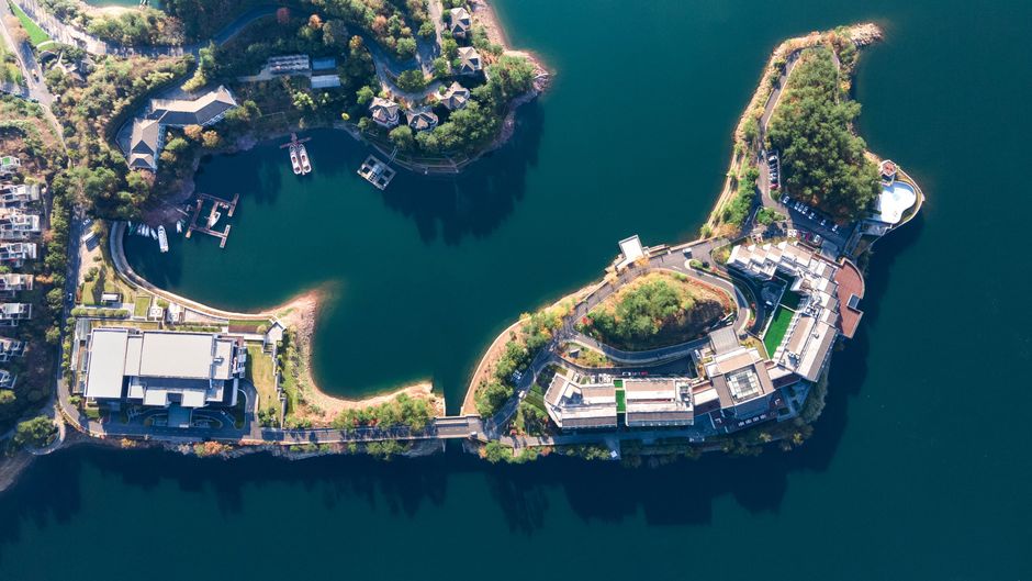 voco Thousand Island Lake Exterior