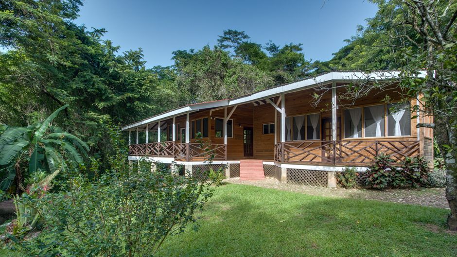 Sweet Songs Jungle Lodge Exterior