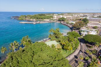Courtyard King Kamehameha's Kona Beach