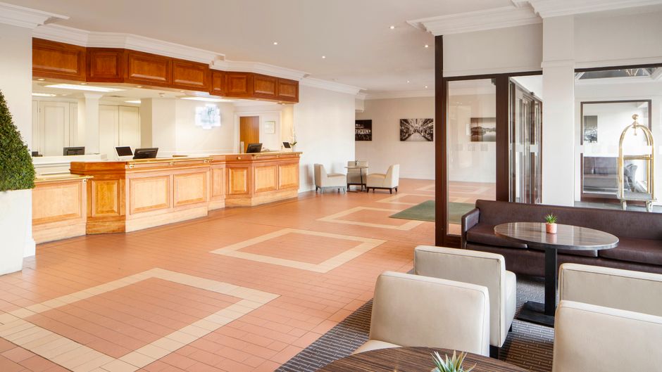 Holiday Inn Hull Marina Lobby