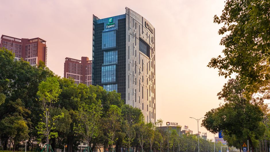Holiday Inn Express City Center Exterior