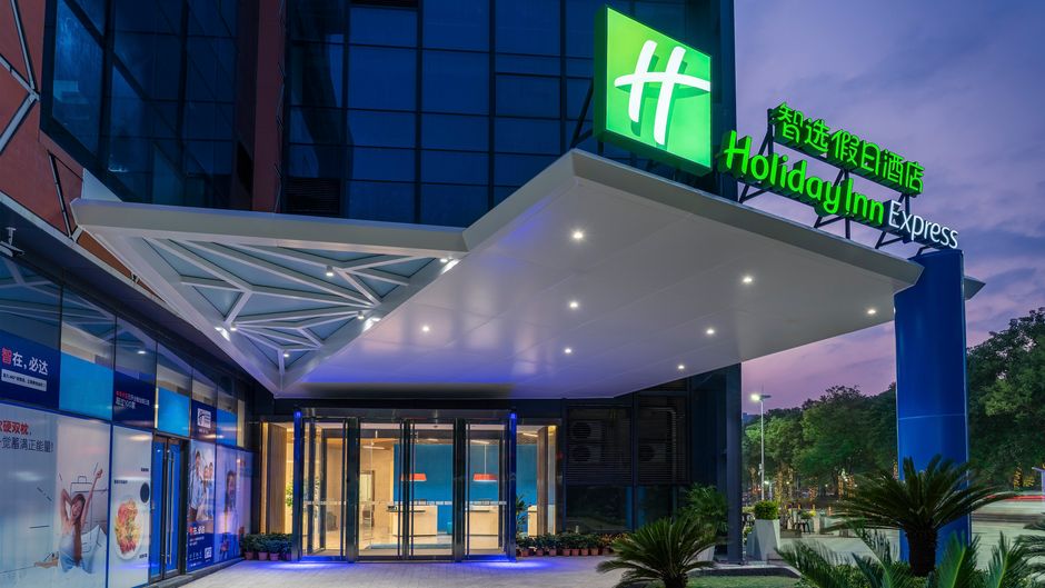 Holiday Inn Express City Center Exterior