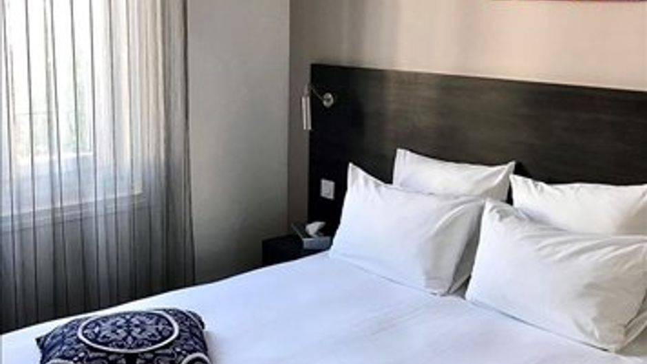 St Louis Hotel Room