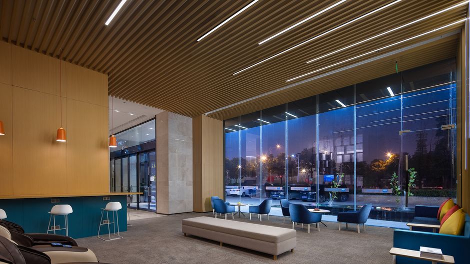 Holiday Inn Exp South Railway Station Lobby