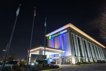 Holiday Inn Express Newark Airport