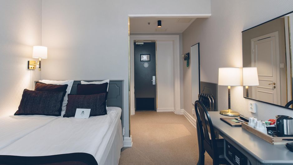 Crystal Plaza Hotel Room