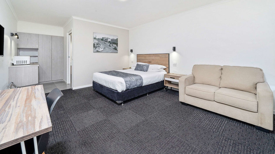 Peppermill Inn Room