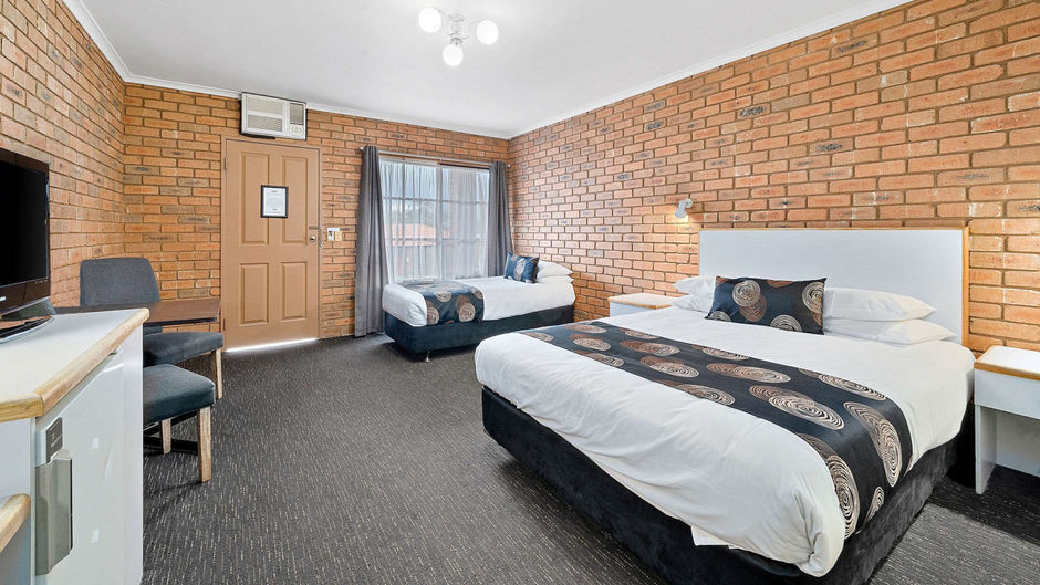 Peppermill Inn Room
