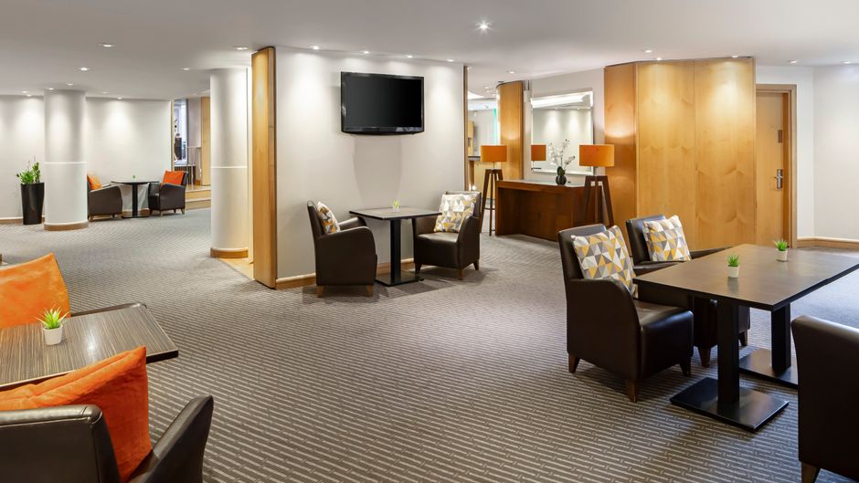 Holiday Inn Basingstoke Lobby