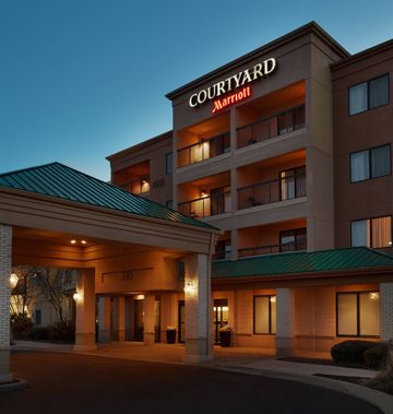 Courtyard Chicago St. Charles