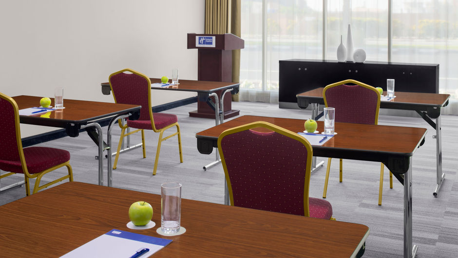 Holiday Inn Express Dubai/Jumeirah Meeting