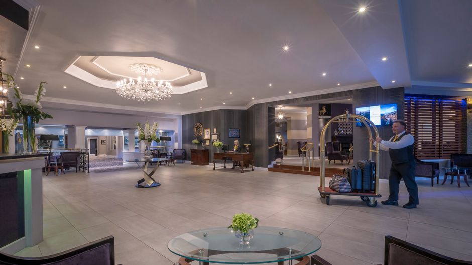 The Gleneagle Hotel & Apartments Lobby