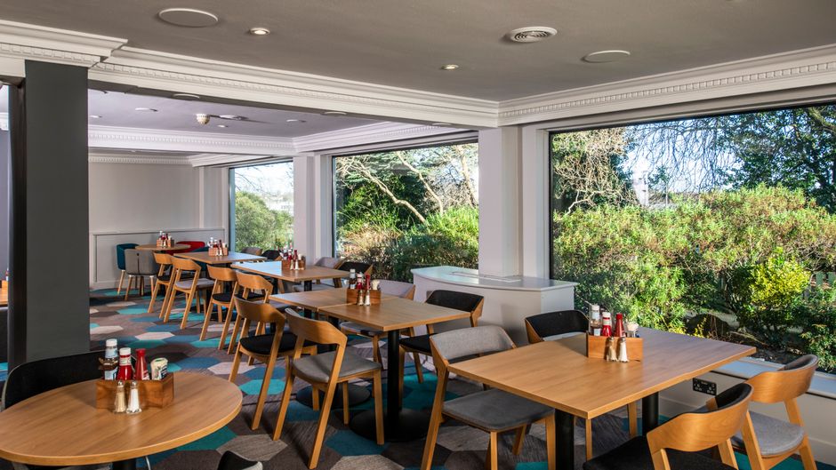 Holiday Inn Edinburgh - City West Restaurant