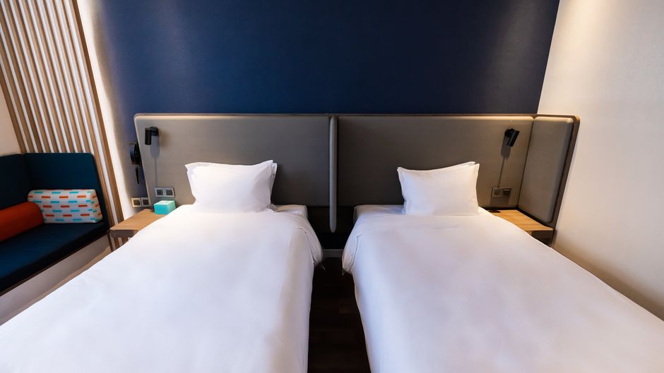 Holiday Inn Express Exhibition Center Room
