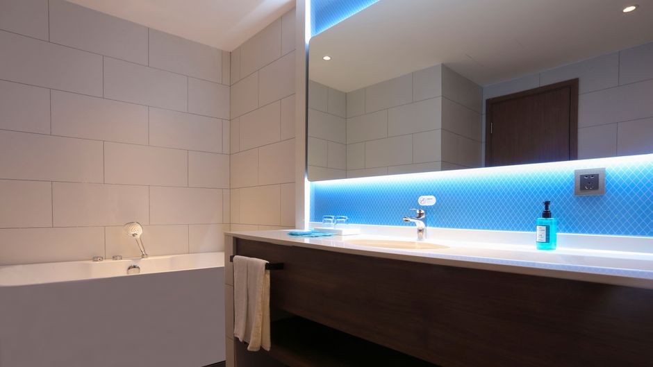 Holiday Inn Express Exhibition Center Room