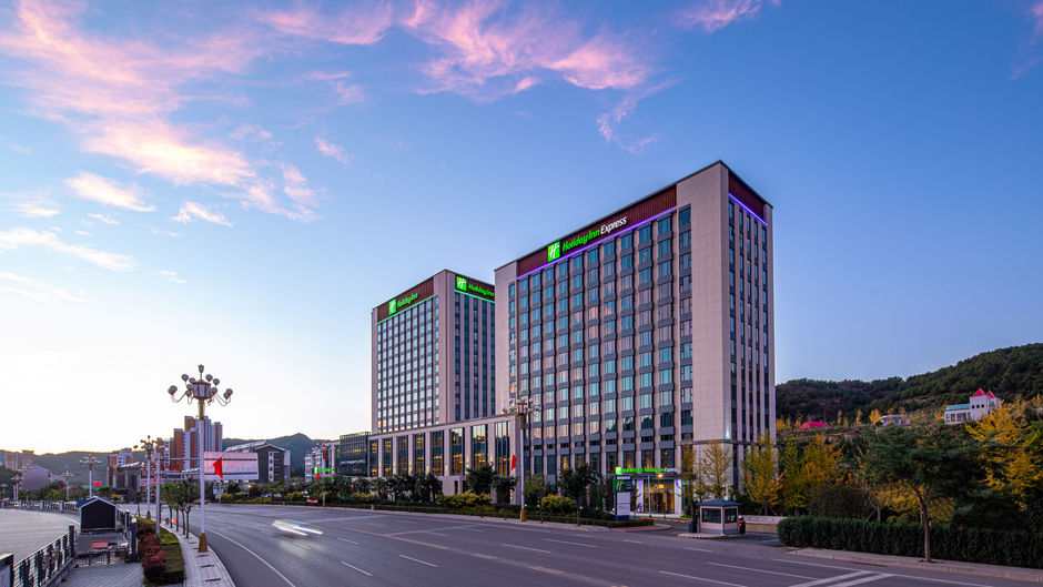 Holiday Inn Express Chengde Park View Exterior