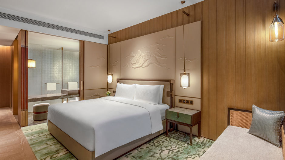 HUALUXE Qingdao Licang Room