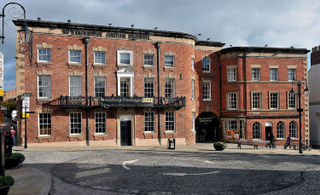 Wynnstay Arms Hotel