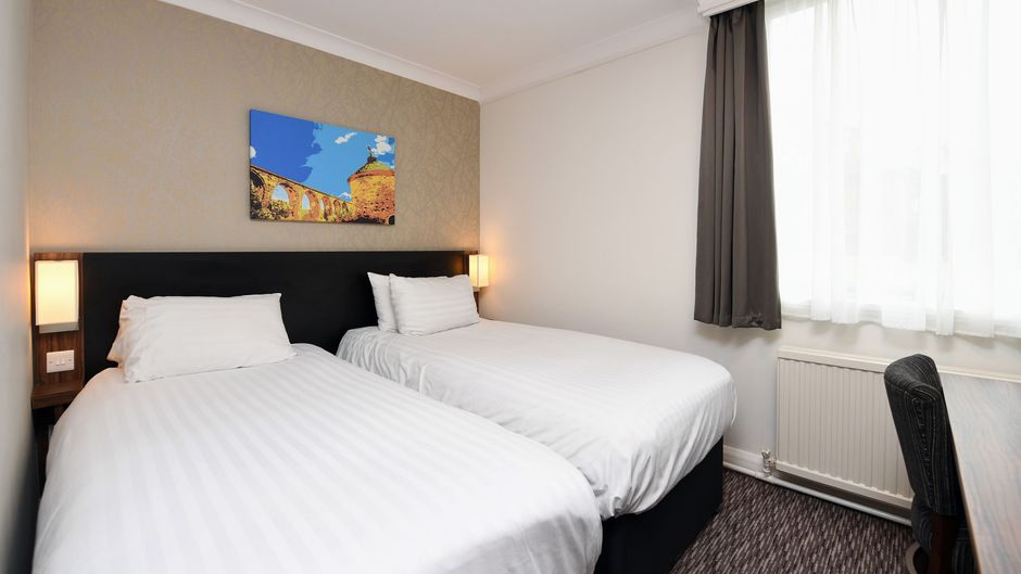 Wynnstay Arms Hotel Room