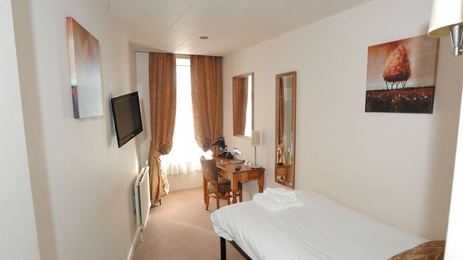White Hart Marstons Inns Room