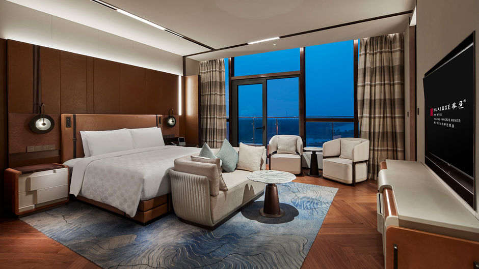 HUALUXE Nanjing Yangtze River Suite