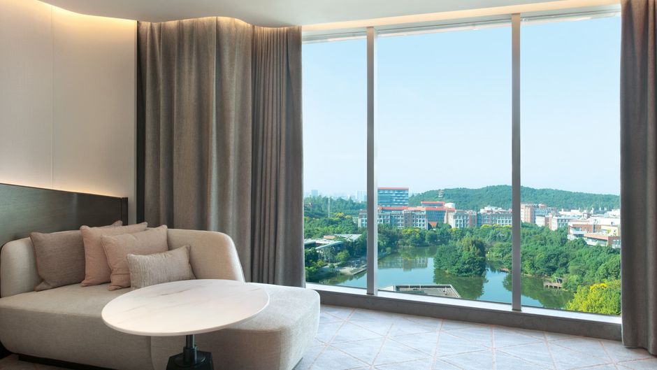 Crowne Plaza Wuhan Optics Valley Room
