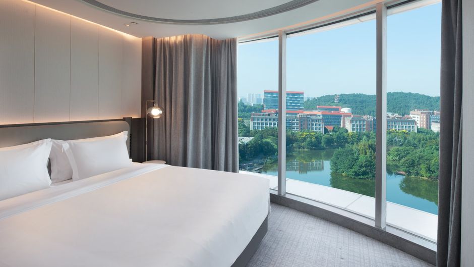 Crowne Plaza Wuhan Optics Valley Suite