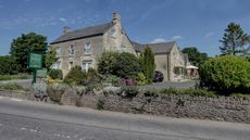Pettifers Freehouse Hotel