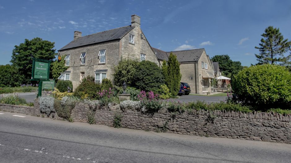 Pettifers Freehouse Hotel Exterior
