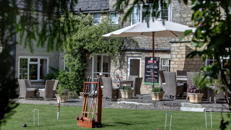 Pettifers Freehouse Hotel Exterior