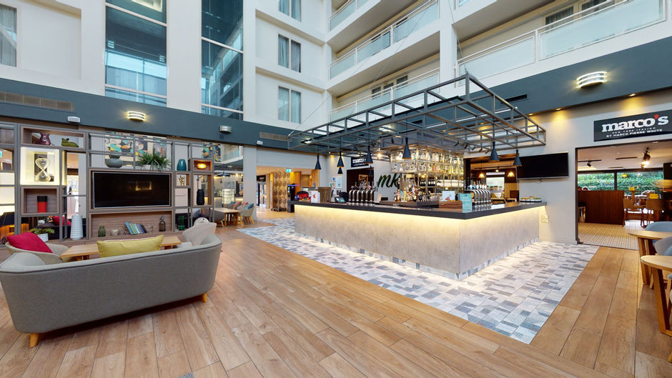 Holiday Inn Milton Keynes Lobby
