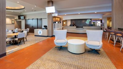 Holiday Inn Hotel & Suites