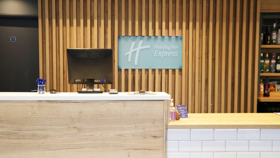 Holiday Inn Express Racecourse Lobby