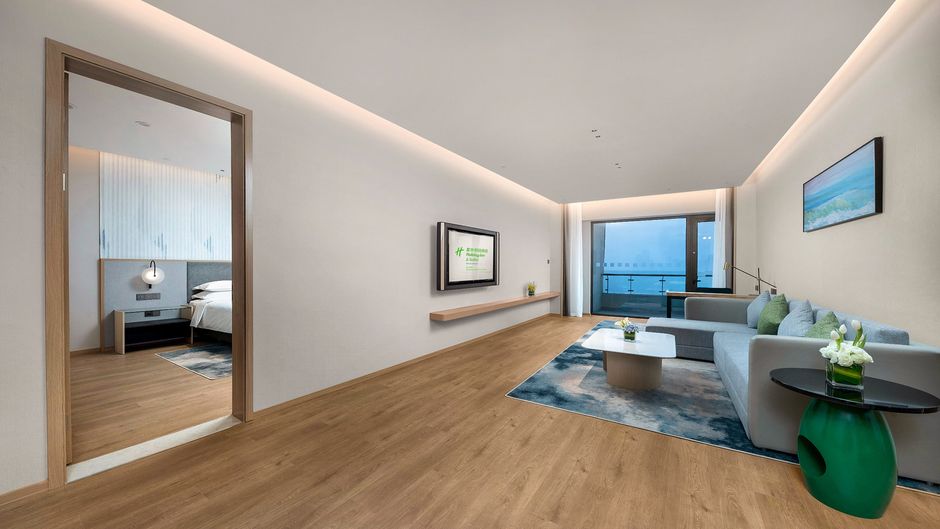 Holiday Inn & Suites International Expo Suite