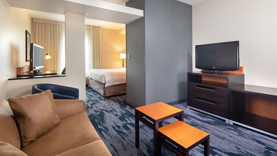 Fairfield Inn/Suites Toronto Mississauga Suite