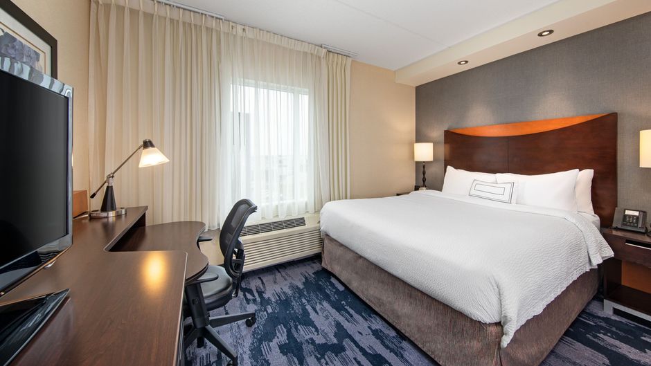 Fairfield Inn/Suites Toronto Mississauga Suite