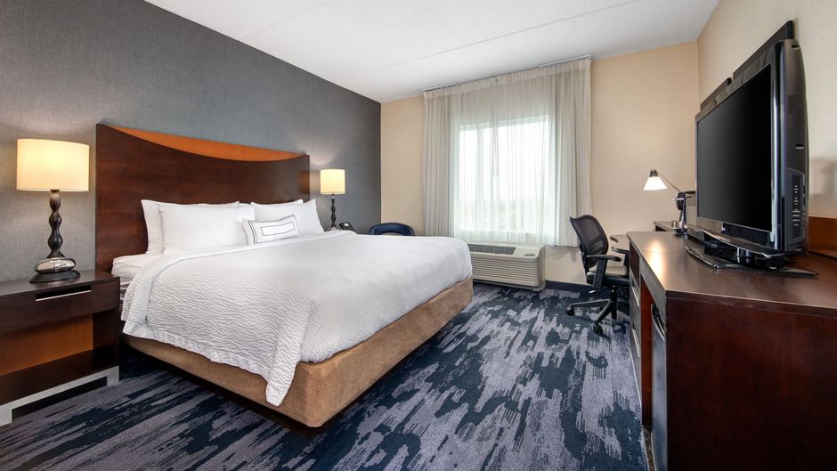 Fairfield Inn/Suites Toronto Mississauga Room