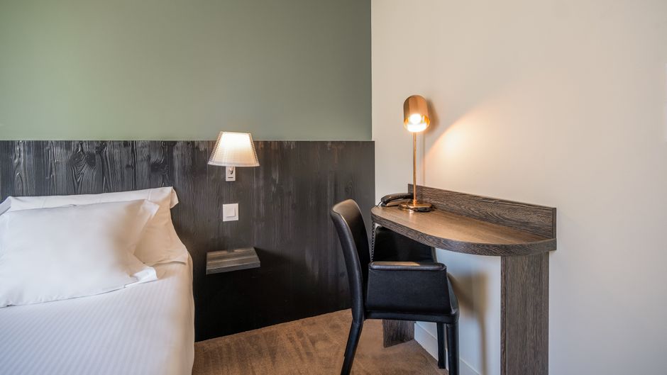 Les Flots Hotel Room