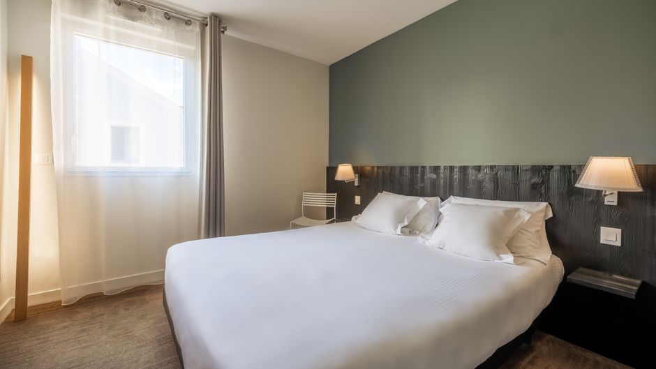 Les Flots Hotel Room