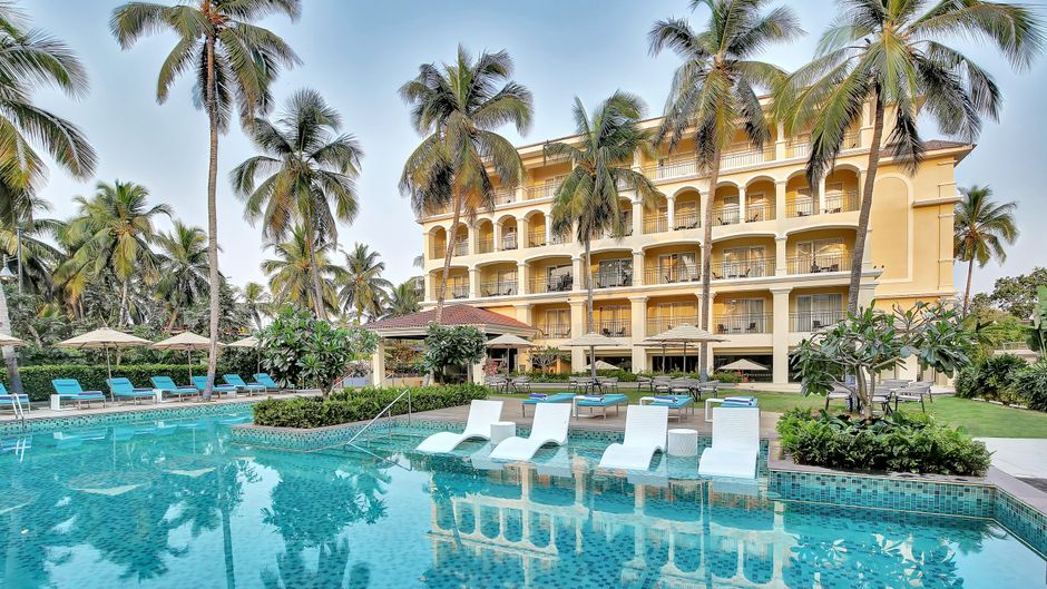 Holiday Inn Goa Candolim Pool