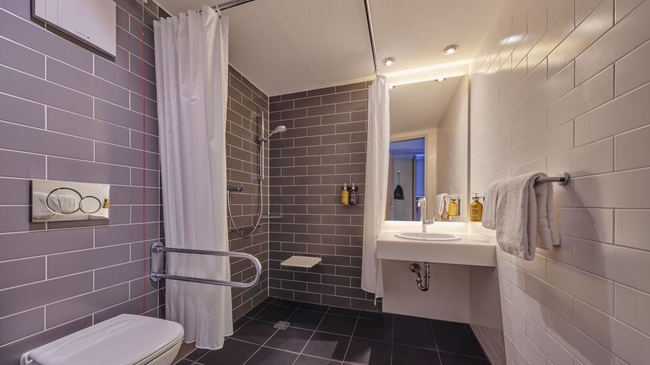 Holiday Inn Express Frankfurt Messe Room