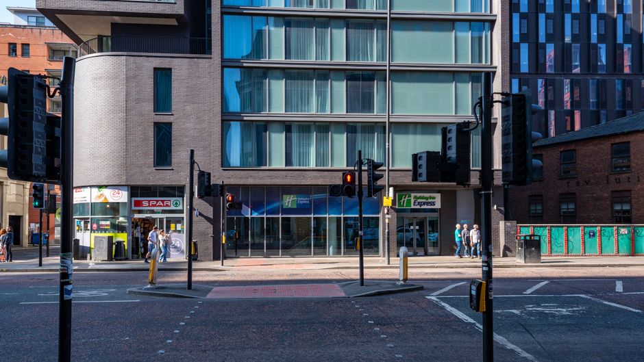 Holiday Inn Express Manchester City Ctr Exterior