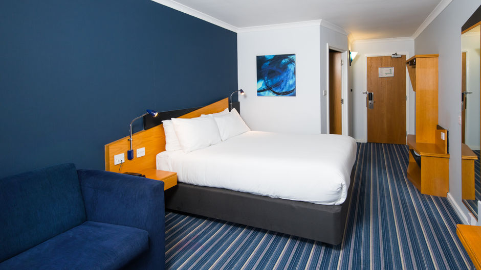 Holiday Inn Express Manchester East Room