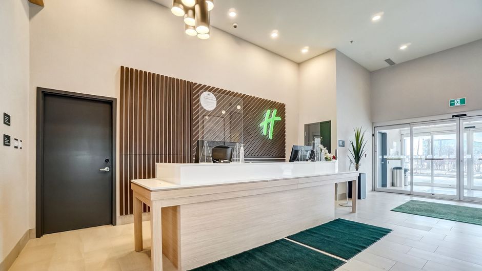Holiday Inn Gatineau Ottawa Lobby